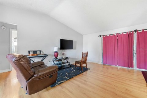 Villa ou maison à vendre à Tampa, Floride: 3 chambres, 120.87 m2 № 2143632 - photo 15