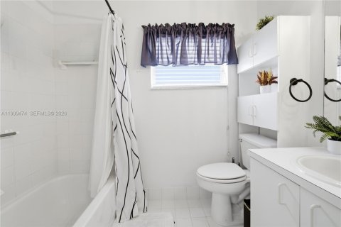 House in Pembroke Pines, Florida 4 bedrooms, 205.13 sq.m. № 2064395 - photo 9