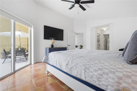 House in Pembroke Pines, Florida 4 bedrooms, 205.13 sq.m. № 2064395 - photo 11