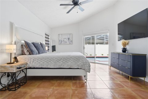 House in Pembroke Pines, Florida 4 bedrooms, 205.13 sq.m. № 2064395 - photo 12