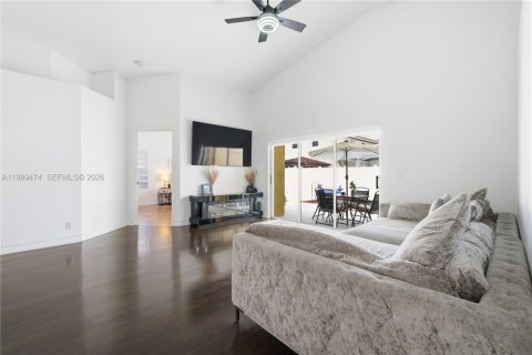 House in Pembroke Pines, Florida 4 bedrooms, 205.13 sq.m. № 2064395 - photo 22