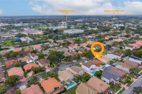 House in Pembroke Pines, Florida 4 bedrooms, 205.13 sq.m. № 2064395 - photo 30