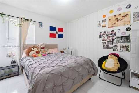 House in Pembroke Pines, Florida 4 bedrooms, 205.13 sq.m. № 2064395 - photo 6