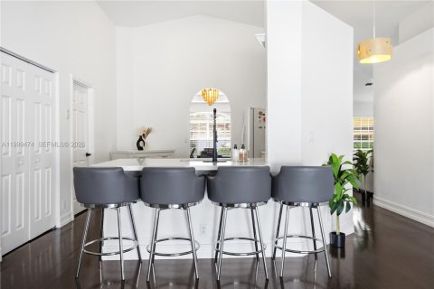 House in Pembroke Pines, Florida 4 bedrooms, 205.13 sq.m. № 2064395 - photo 24