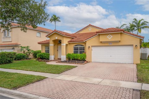 House in Pembroke Pines, Florida 4 bedrooms, 205.13 sq.m. № 2064395