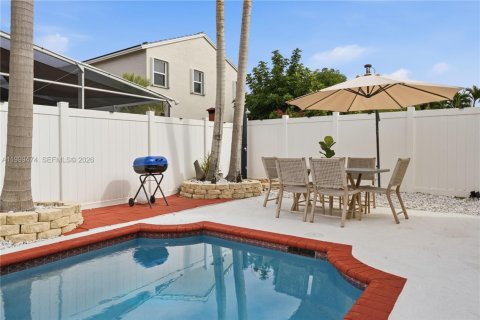 House in Pembroke Pines, Florida 4 bedrooms, 205.13 sq.m. № 2064395 - photo 3