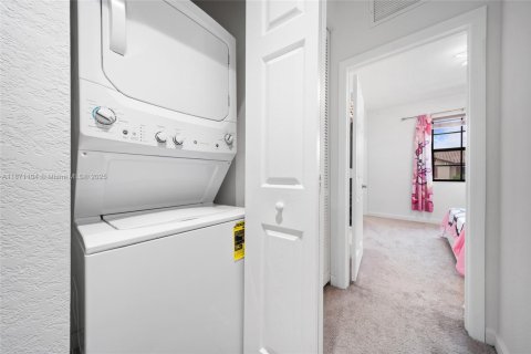 Touwnhouse à vendre à Miami, Floride: 2 chambres, 131.55 m2 № 1928386 - photo 25