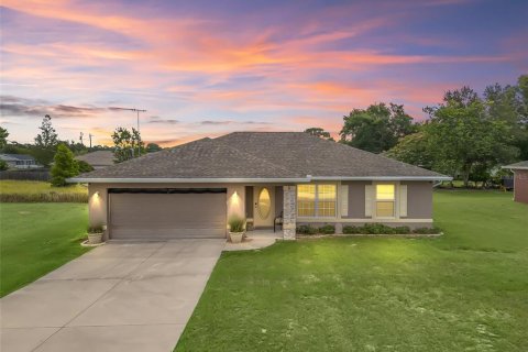 House in Ocala, Florida 3 bedrooms, 126.63 sq.m. № 1776663 - photo 1