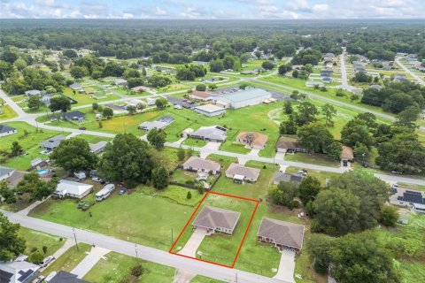 House in Ocala, Florida 3 bedrooms, 126.63 sq.m. № 1776663 - photo 2