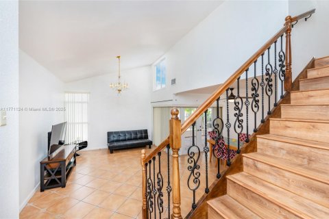 Casa en venta en Miami, Florida, 4 dormitorios, 182.27 m2 № 1699070 - foto 8