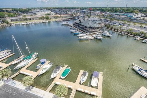 Condo in New Port Richey, Florida, 2 bedrooms № 2109176 - photo 18