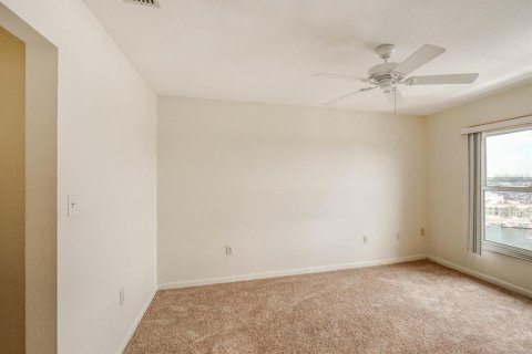 Condo in New Port Richey, Florida, 2 bedrooms № 2109176 - photo 24