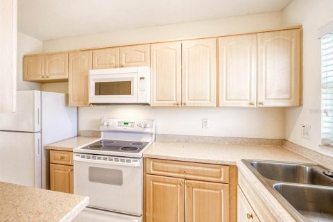 Condo in New Port Richey, Florida, 2 bedrooms № 2109176 - photo 6