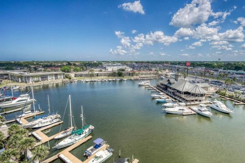 Condo in New Port Richey, Florida, 2 bedrooms № 2109176 - photo 17