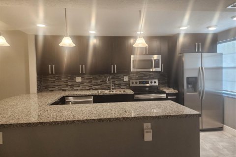 Condo in Tamarac, Florida, 2 bedrooms № 2088316 - photo 6