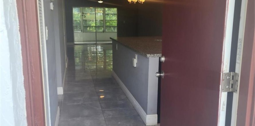 Condo in Tamarac, Florida, 2 bedrooms № 2088316