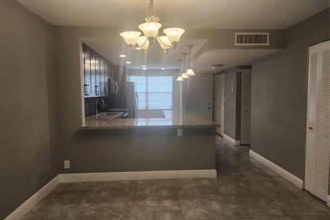 Condo in Tamarac, Florida, 2 bedrooms № 2088316 - photo 15