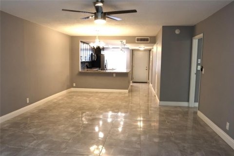 Condo in Tamarac, Florida, 2 bedrooms № 2088316 - photo 29