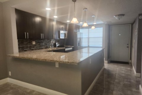 Condo in Tamarac, Florida, 2 bedrooms № 2088316 - photo 12