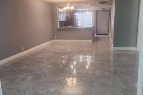 Condo in Tamarac, Florida, 2 bedrooms № 2088316 - photo 20