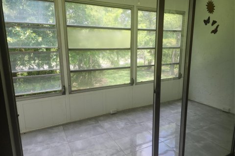 Condo in Tamarac, Florida, 2 bedrooms № 2088316 - photo 16