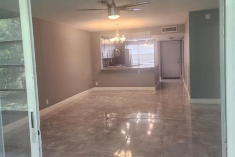 Condo in Tamarac, Florida, 2 bedrooms № 2088316 - photo 19