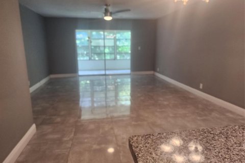 Condo in Tamarac, Florida, 2 bedrooms № 2088316 - photo 14