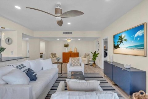 Condo in Longboat Key, Florida, 2 bedrooms № 2108380 - photo 13