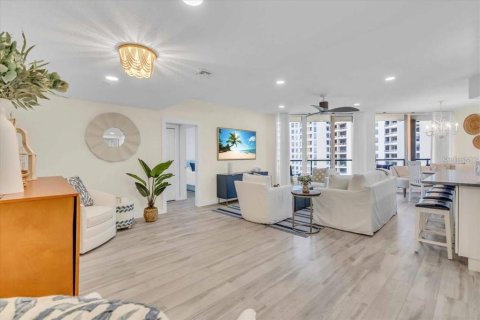 Condo in Longboat Key, Florida, 2 bedrooms № 2108380 - photo 16
