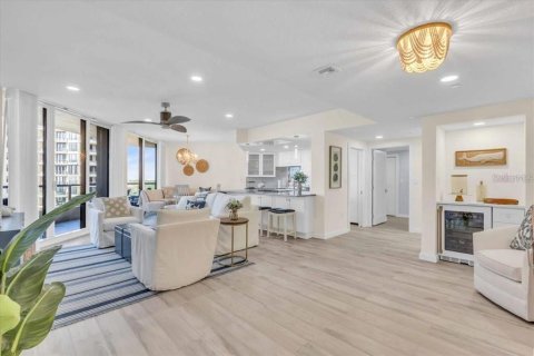 Condo in Longboat Key, Florida, 2 bedrooms № 2108380 - photo 3
