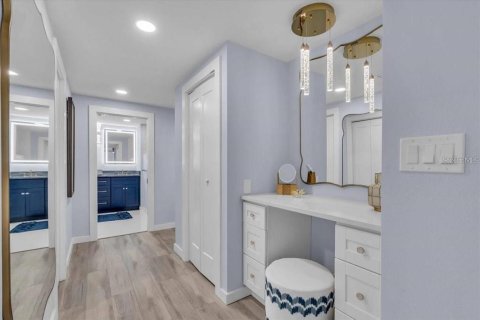 Condo in Longboat Key, Florida, 2 bedrooms № 2108380 - photo 19