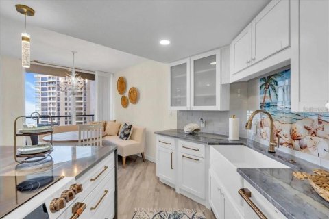 Condo in Longboat Key, Florida, 2 bedrooms № 2108380 - photo 4