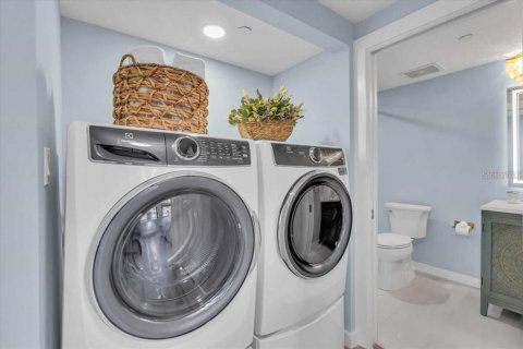 Condo in Longboat Key, Florida, 2 bedrooms № 2108380 - photo 27