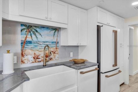 Condo in Longboat Key, Florida, 2 bedrooms № 2108380 - photo 9