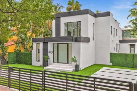 Дом в Майами-Бич, Флорида 7 спален, 341.6м2 № 2009421