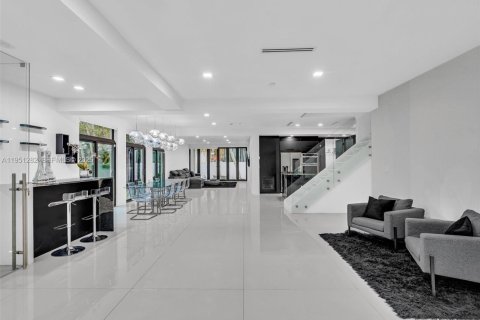 Снять в аренду виллу или дом в Майами-Бич, Флорида 7 спален, 341.6м2, № 2009421 - фото 3