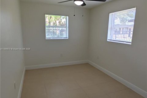 Villa ou maison à louer à Fort Lauderdale, Floride: 2 chambres, 59.83 m2 № 1947250 - photo 6