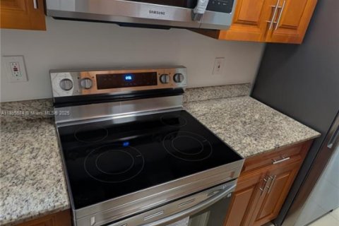 Villa ou maison à louer à Fort Lauderdale, Floride: 2 chambres, 59.83 m2 № 1947250 - photo 11