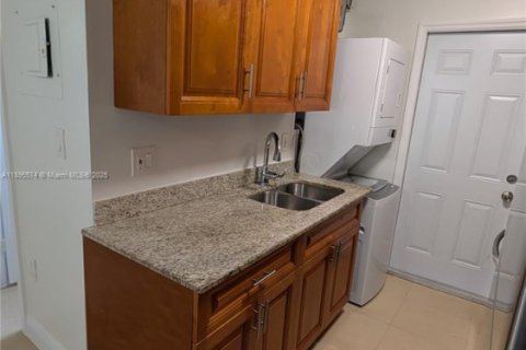 Villa ou maison à louer à Fort Lauderdale, Floride: 2 chambres, 59.83 m2 № 1947250 - photo 21