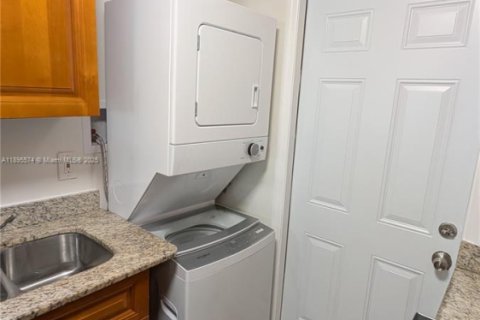 Villa ou maison à louer à Fort Lauderdale, Floride: 2 chambres, 59.83 m2 № 1947250 - photo 12