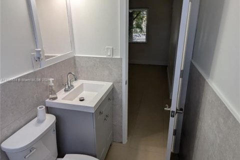 Villa ou maison à louer à Fort Lauderdale, Floride: 2 chambres, 59.83 m2 № 1947250 - photo 18