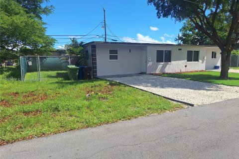 Villa ou maison à louer à Fort Lauderdale, Floride: 2 chambres, 59.83 m2 № 1947250 - photo 15