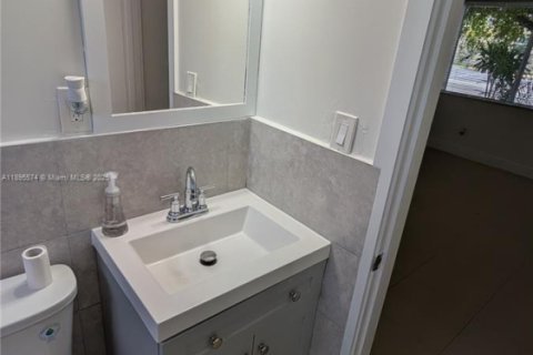 Villa ou maison à louer à Fort Lauderdale, Floride: 2 chambres, 59.83 m2 № 1947250 - photo 20