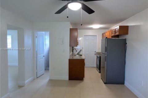 Villa ou maison à louer à Fort Lauderdale, Floride: 2 chambres, 59.83 m2 № 1947250 - photo 4