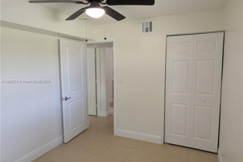 Villa ou maison à louer à Fort Lauderdale, Floride: 2 chambres, 59.83 m2 № 1947250 - photo 22