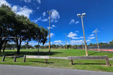 Снять в аренду виллу или дом в Форт-Лодердейл, Флорида 2 спальни, 119.66м2, № 1947250 - фото 26