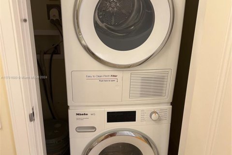 Купить кондоминиум в Майами, Флорида 2 спальни, 167.32м2, № 2035644 - фото 10