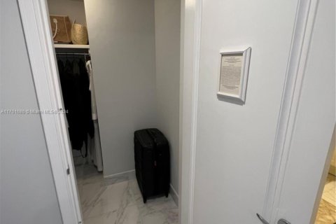 Купить кондоминиум в Майами, Флорида 2 спальни, 167.32м2, № 2035644 - фото 23