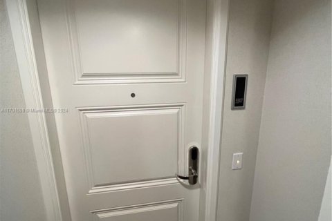 Купить кондоминиум в Майами, Флорида 2 спальни, 167.32м2, № 2035644 - фото 6