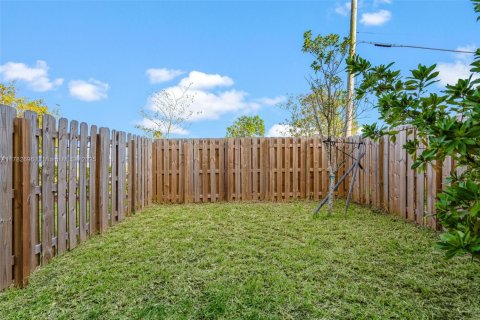 Townhouse in Homestead, Florida 3 bedrooms, 123.37 sq.m. № 1869898 - photo 28
